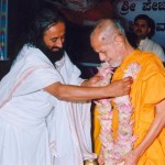 Art Of Living Sri Sri Ravishankar offering Garlands to Sri Sri Swamiji