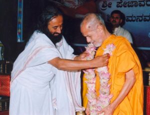 Art Of Living Sri Sri Ravishankar offering Garlands to Sri Sri Swamiji