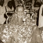 Shower of Garlands for this Great Seer