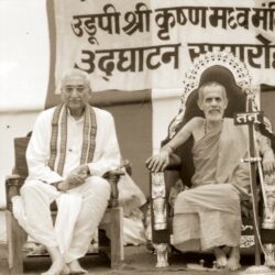 Sri Swamiji with Ashok Singhal, VHP