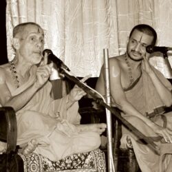 Sri Sri Swamiji with Phalimaru Mathadisha